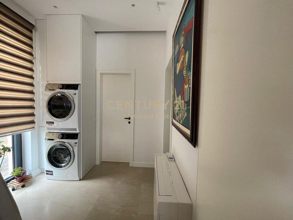 Jepet me Qira Vilë Ekskluzive në Berzhitë – 🌳 Qetësi &amp; Elegancë pranë Tiranës