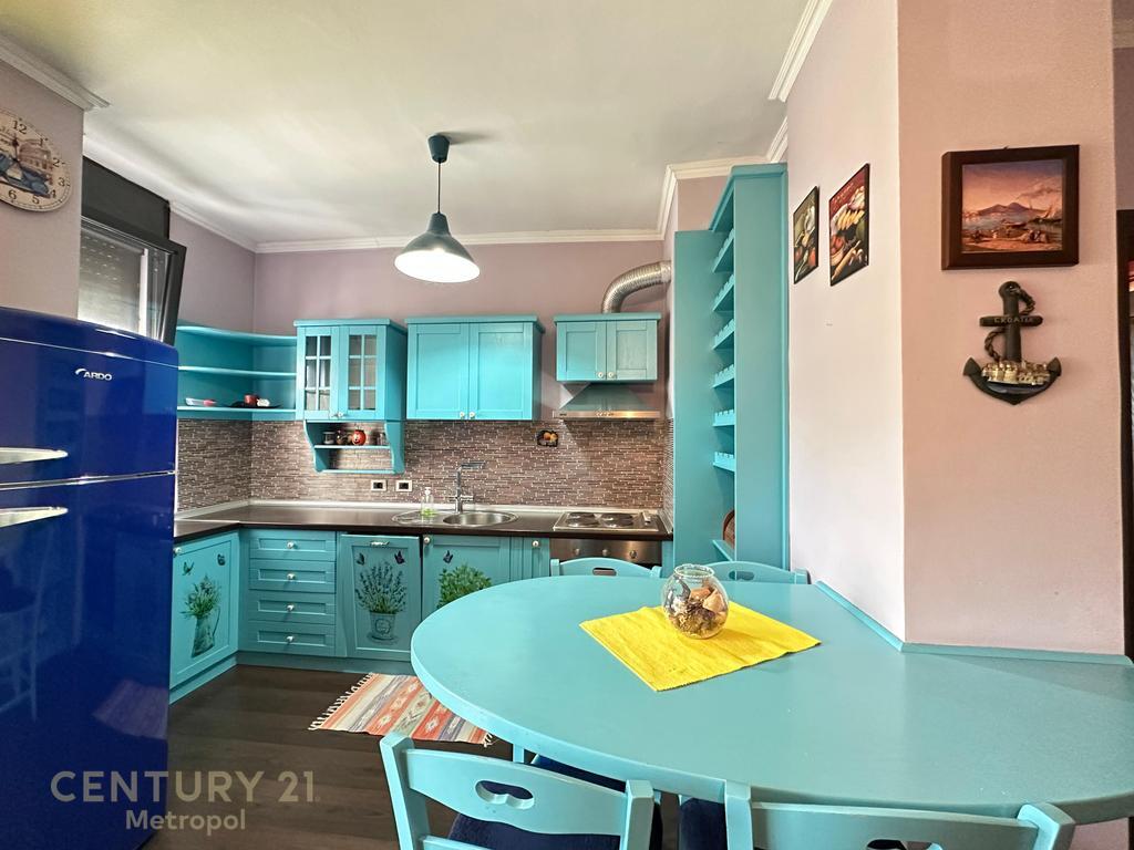 Shes apartament 2+1 me garderob-Yzberish! 145,000 €