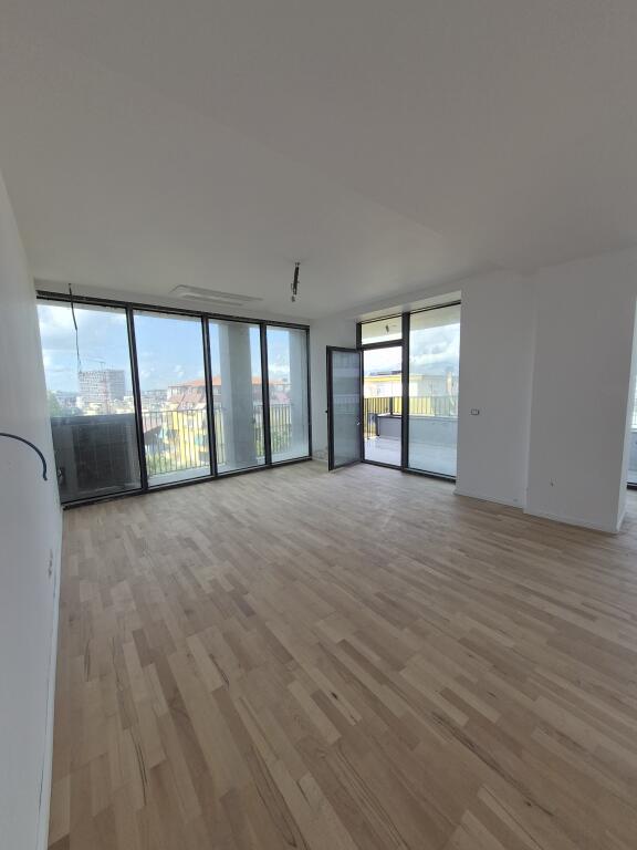Ufficio 2+1+ Parcheggio in affitto a Lake View!