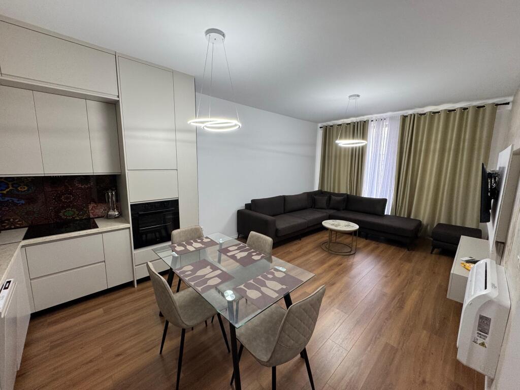 Jepet me qera Apartament 2+1+2 Adresa : Rruga Jordan Misja ne fullim te rruges  Kati 4  I mobiluar dhe pabanuar  Cmimi 1000€ me parkim i diskutueshem