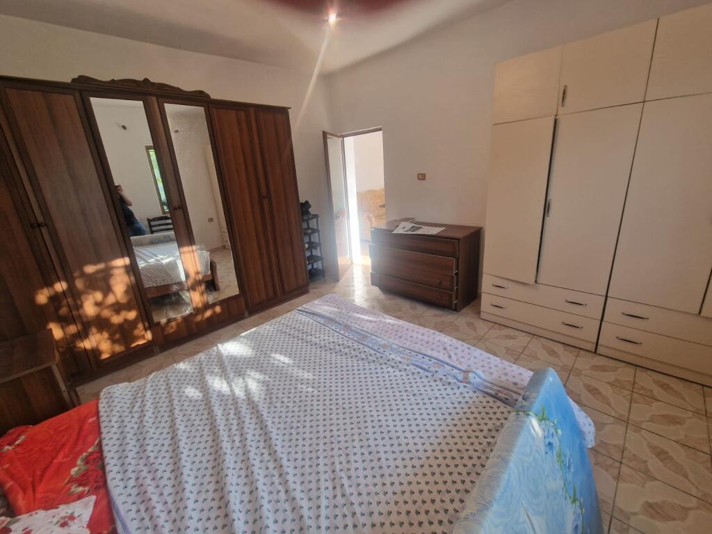 Complete private house for rent for only 400 euros on "Ramadan Çeku" Street behind the military hospital, Laprake