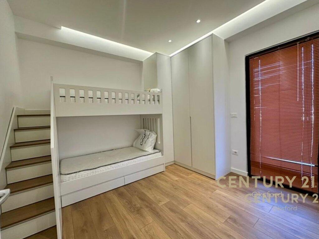 Affittiamo appartamento moderno 2+1+2 con posto auto presso Garden Building! 1.500 € /Mese