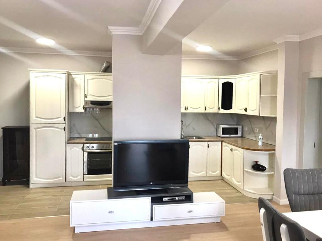 Me Qera : 3+1+2📍Qender( Tek Piazza) - 1100€ - S. 135m² - Kt.6 || I Mobiluar ne Detaje✨️