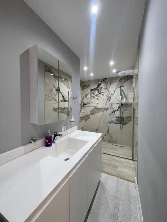 APARTAMENT 2+1+2 NE SHITJE - RRUGA E BARRIKADAVE