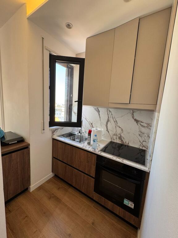 Apartament 1+1 me qera, Komuna e Parisit