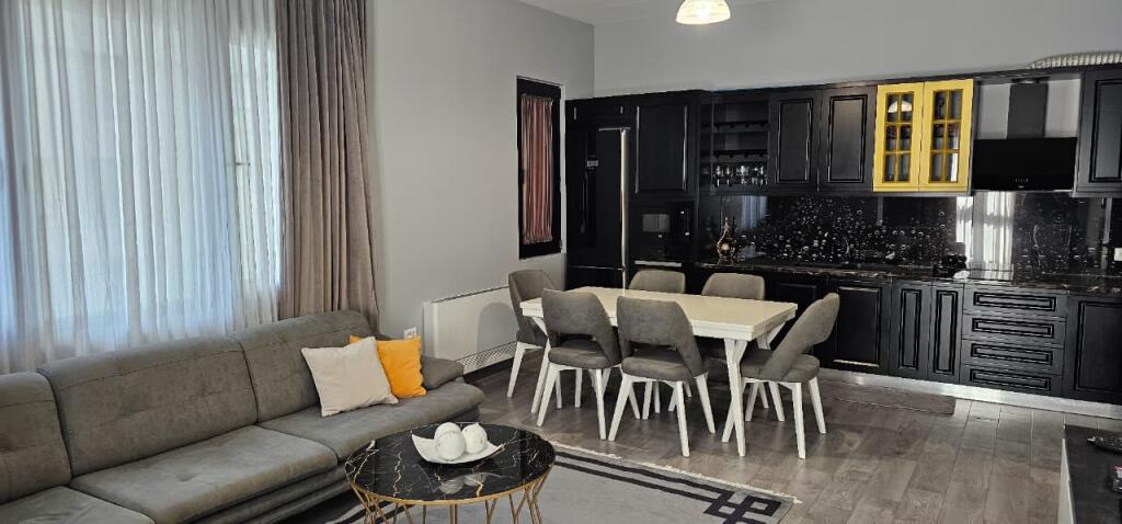 Jepet me qira apartament 3+1+2 te Square 21