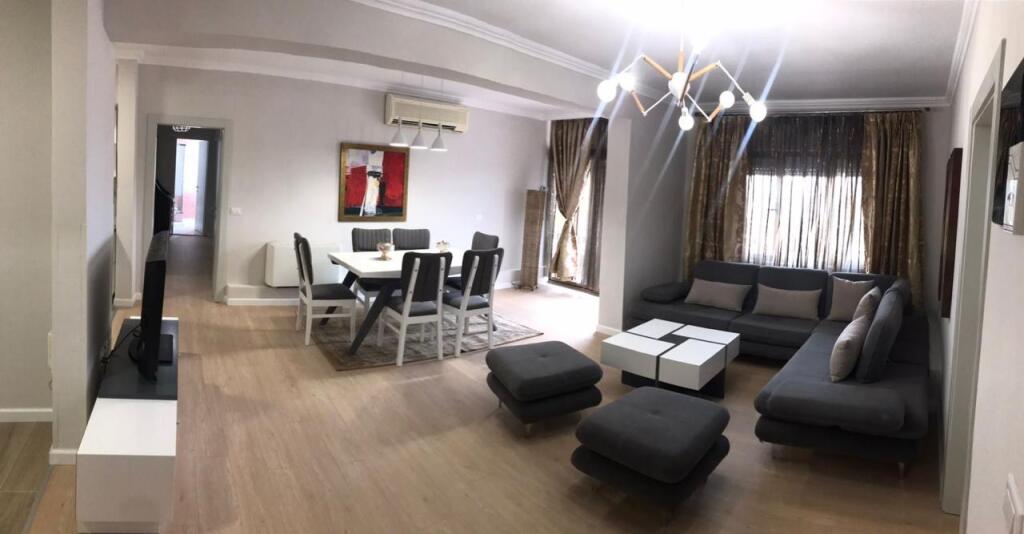 Apartament 3+1 me qira ne qender