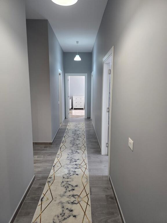 📌 Apartament 3+1+2 me Post Parkimi me Qira – Square 21, Tirane