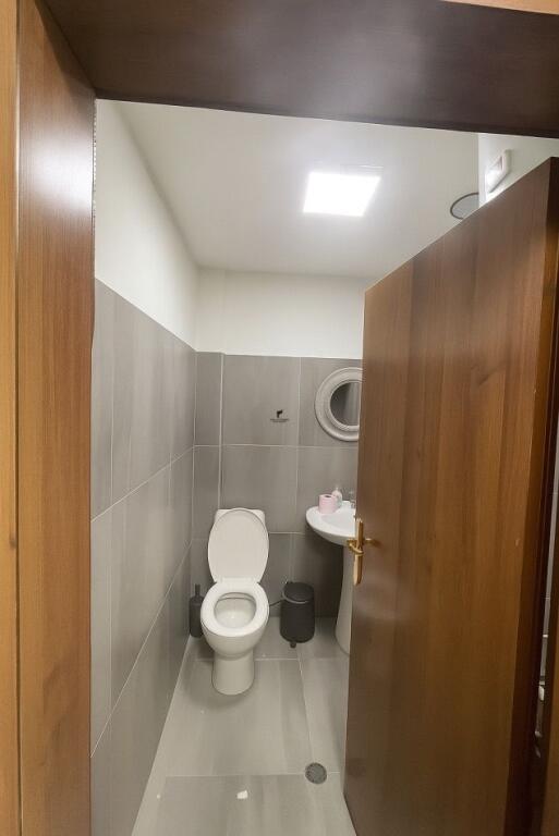UFFICIO IN AFFITTO 72 M2 BLLOK 800 EURO