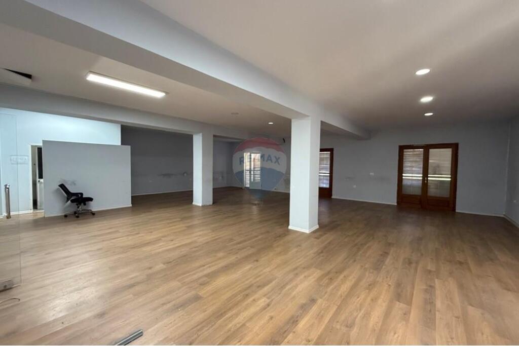 Office for rent at Brryli for 850 Euro!