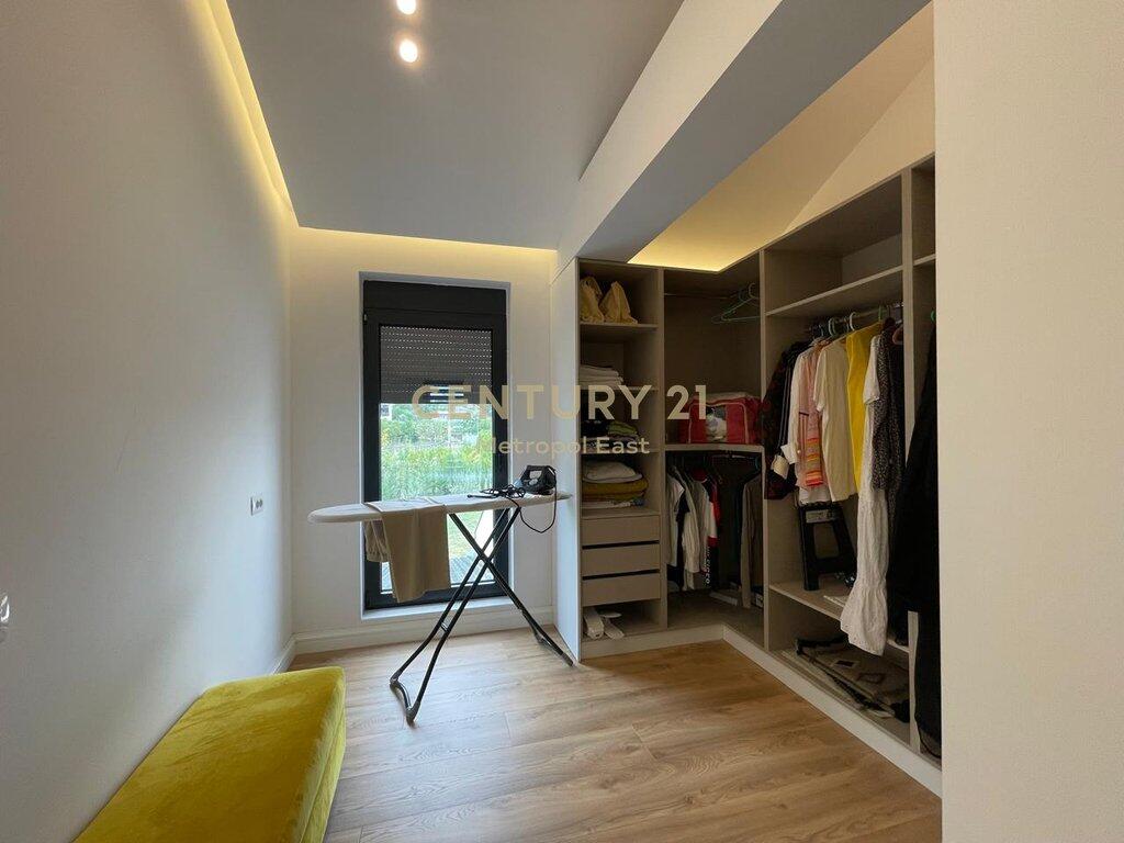 Jepet me Qira Vilë Ekskluzive në Berzhitë – 🌳 Qetësi &amp; Elegancë pranë Tiranës