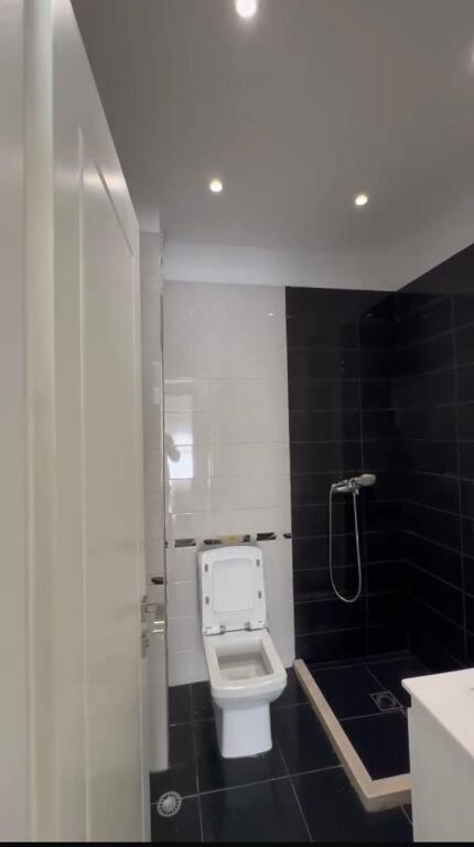 APARTAMENT NE SHITJE 2+1+2 PRANE SQUARE 21 TIRANE