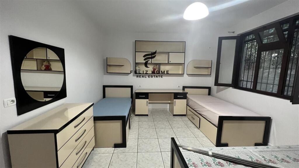 APARTAMENT ME QERA 2+1+MAGAZINE KOMBINAT 500 EURO