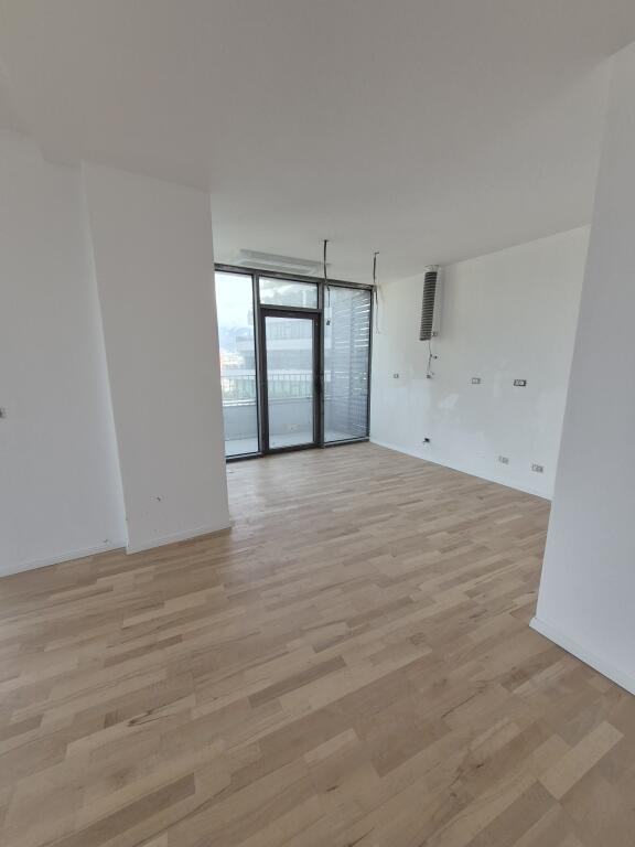 Ufficio 2+1+ Parcheggio in affitto a Lake View!