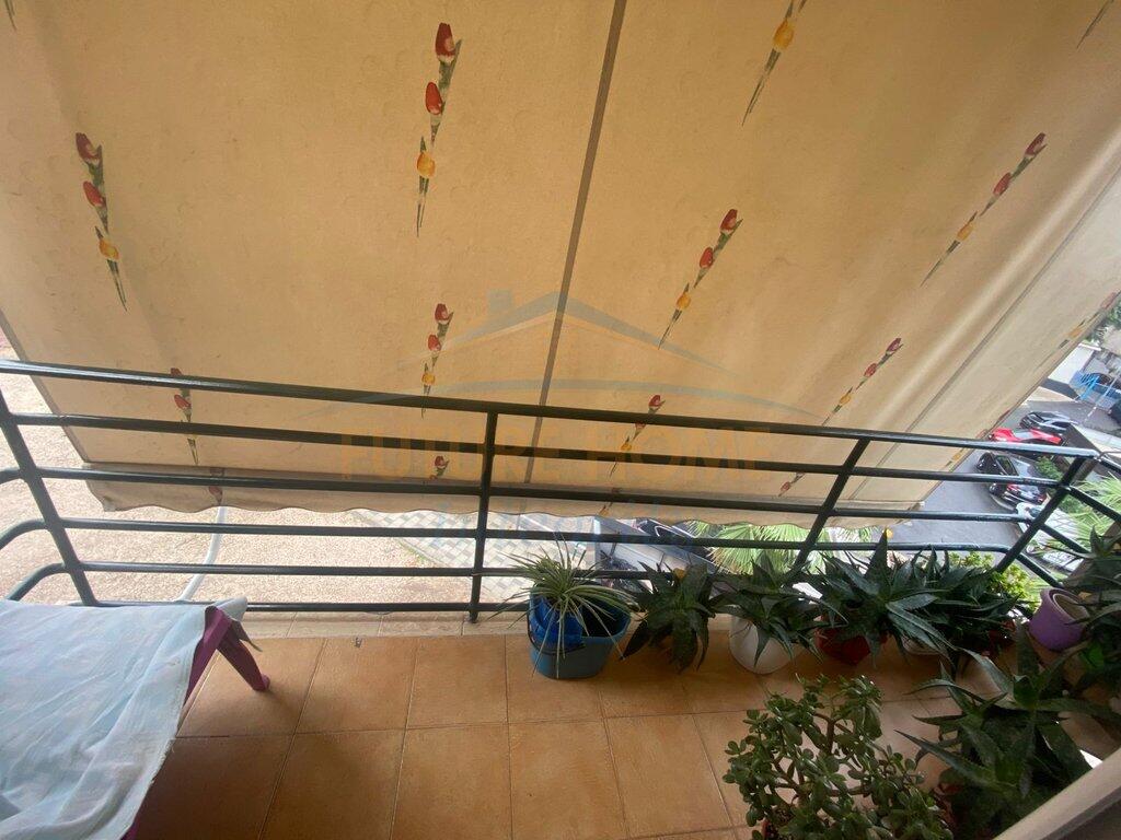 Tirane, shitet apartament 1+1+Ballkon Kati 4, 52 m² 110.000 € (Rruga Mine Peza)