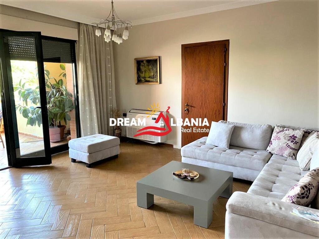 Apartament 2+1 me qera ne zonen e Ish Bllokut prane Librit Universitar ne Tirane (ID 4221868)