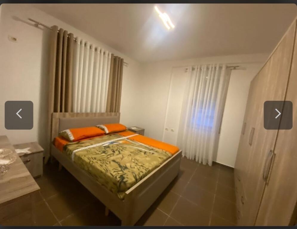 2+1,i mobiluar,rruga peti liqeni i thate,cmimi 600 euro,ofrohet dhe parkim me cmim 50 euro