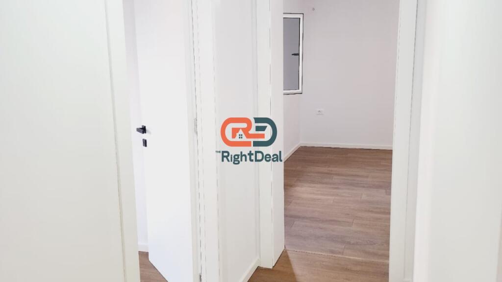 Ne Ali Dem, Tek Shkolla 1 Maj Shitet Apartament 2+1 Me Planimetri Te Rregullt Dhe Orientim Perfekt !!