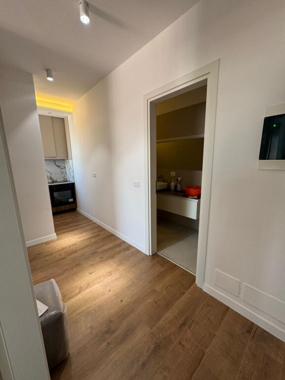 Apartament 1+1 me qera, Komuna e Parisit