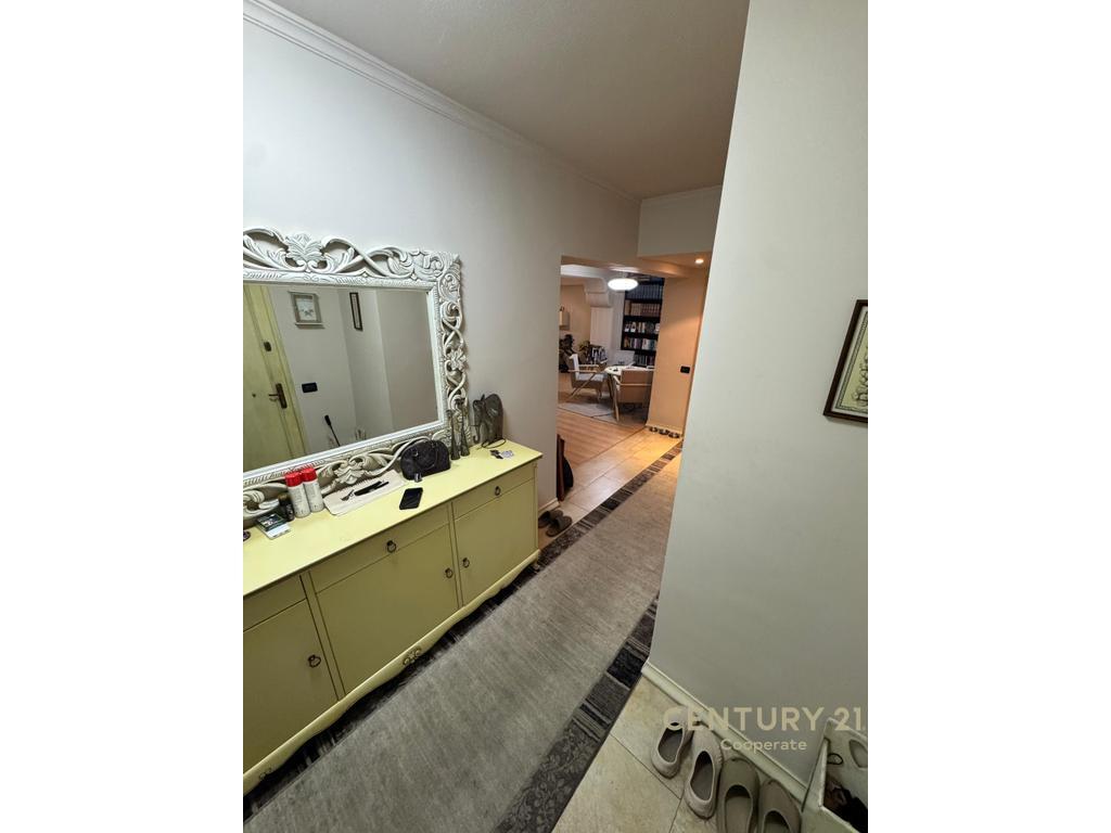 VENDIAMO APPARTAMENTO 2+1+2 VICINO ALLO STADIO AIR ALBANIA, TIRANA 377,000 €