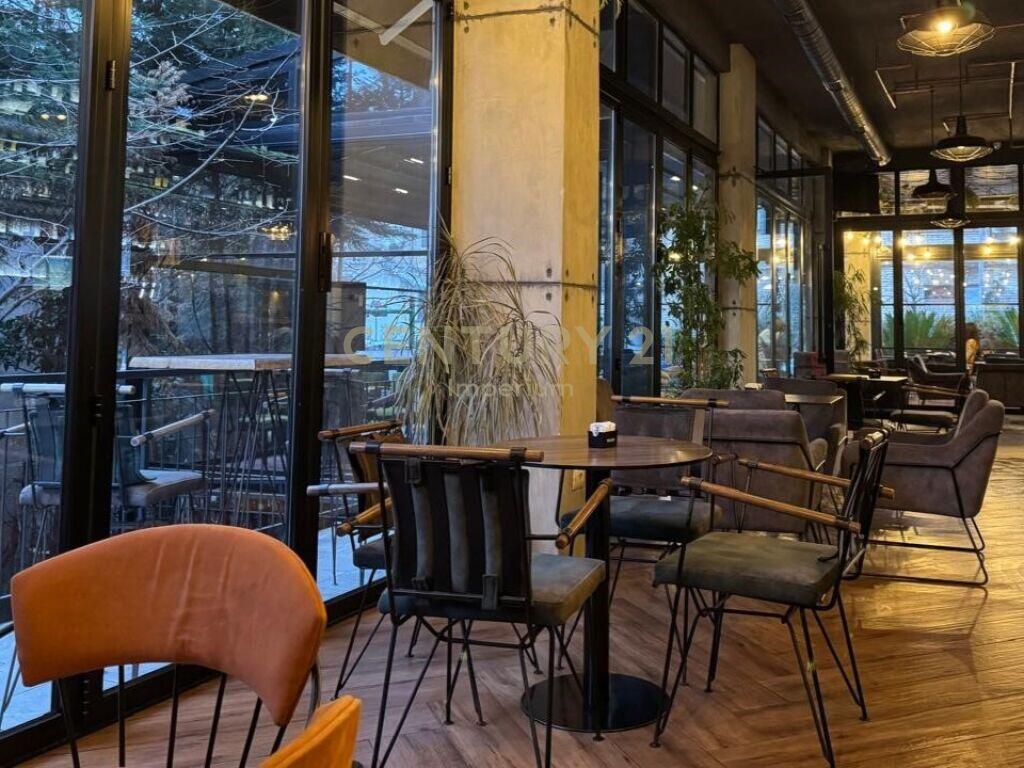 VENDIAMO AMBIENTE COMMERCIALE E BAR-CAFFÈ IN VIA FERIT XHAJKO!
