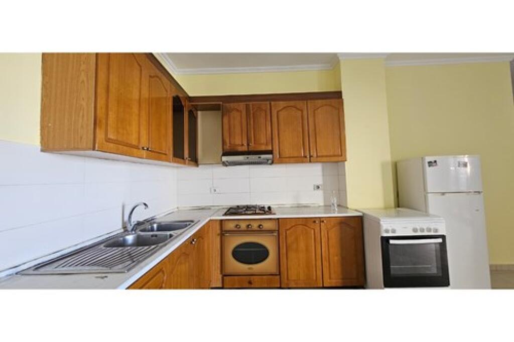 Apartament 2+1 për qira përballë Eleonorës