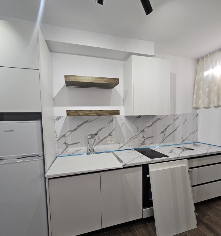 Hera e parë qe jepet me Qera: Garzoniere  sapo investuar * *(📍Porcelan - pranë Tv Klanit dhe Fakultetit EUROPIAN )* - Kt.1 - *310 €/Muaj* - Sp.30 m²