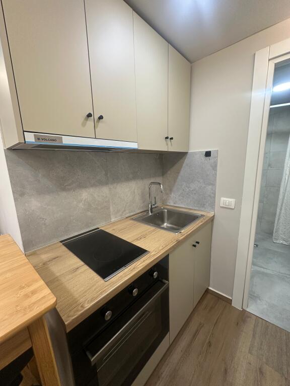 *Appartamento 1+1 In Affitto | nel Centro, Vicino al Centro Commerciale Toptani*