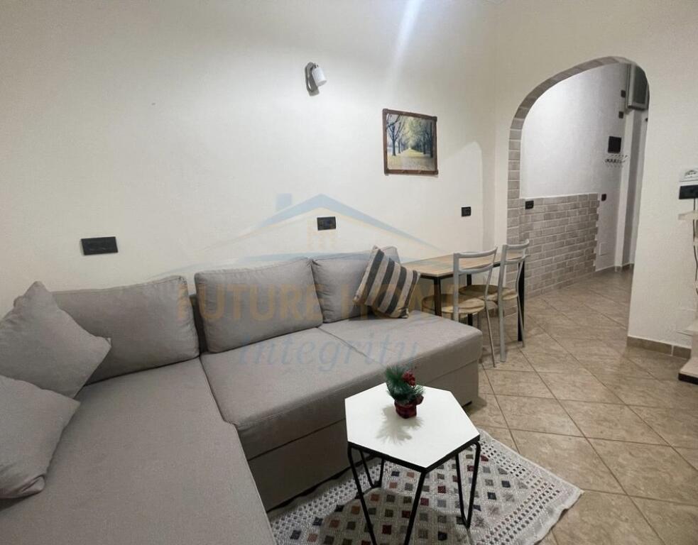 Affitto, Monolocale (1+1), Via 5 Maggio, Tirana.