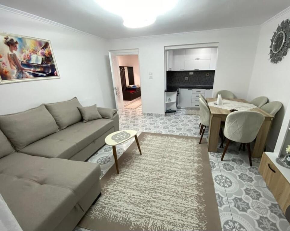 Affittasi Appartamento 2+1 ○ Ex Ristorante Durazzo, Tirana