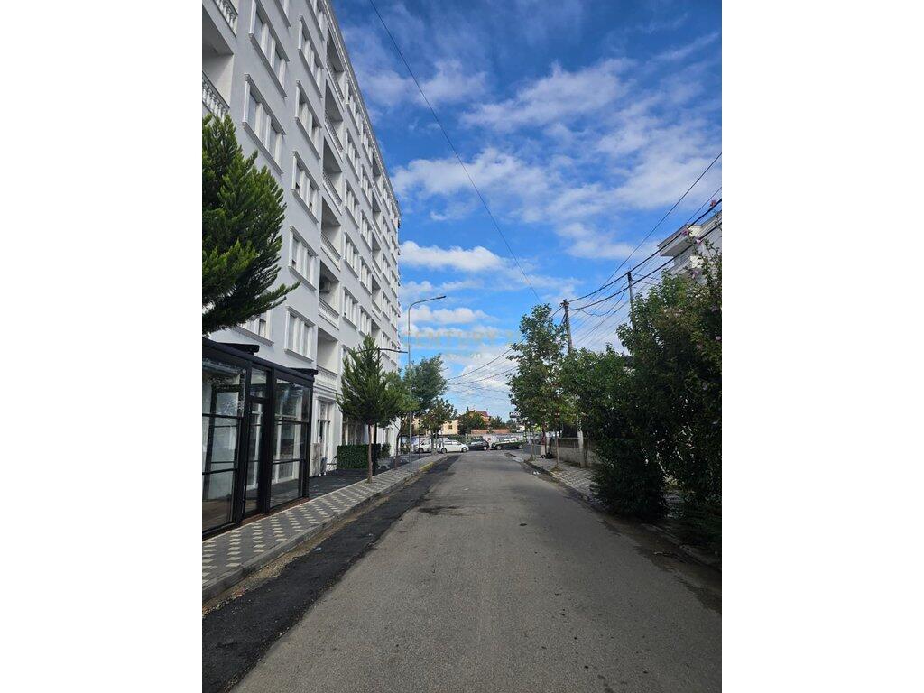 Shesim apartament 2+1 "Rruga 7 Marsi" Kamez! 107,000 €