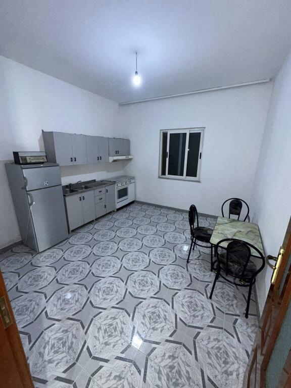 Casa Privata in Vendita 📍Quartiere Popolare Shijak • 140.000€ ✅• Terreno di 1000 ㎡, edificio di 128 ㎡ con sistema 3+1