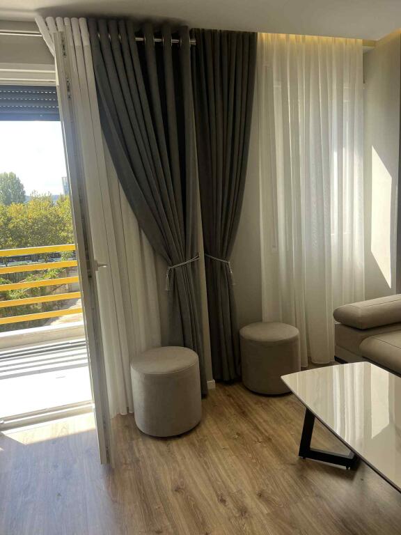 Jepet me qira 1+1 PERBALLE ZOJA E KSHILLIT RR.DRITAN HOXHA 550€