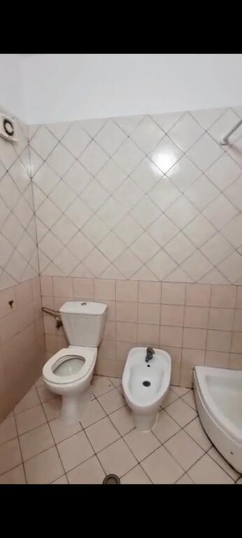 Jepet me qera apartament 2+1+2 tualete+2 ballkone ne Astir pran Vila L
