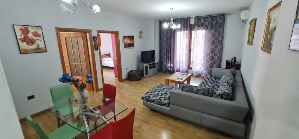 🏠 APARTAMENT 2+1+2 ME QIRA – LAPRAKË