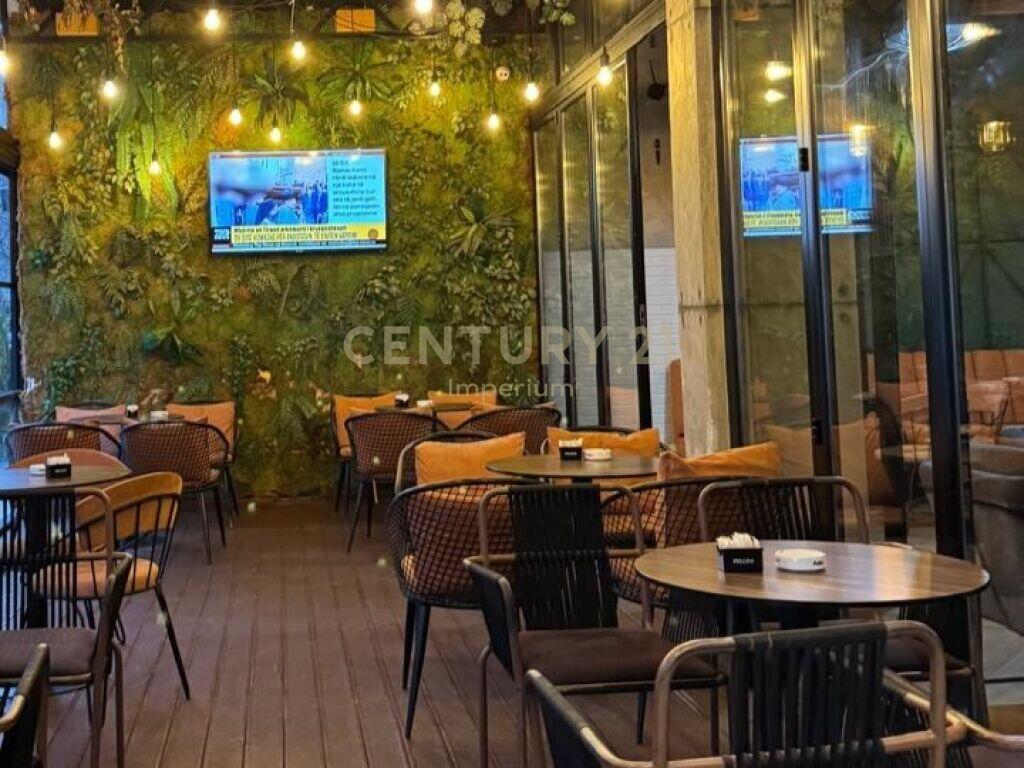 VENDIAMO AMBIENTE COMMERCIALE E BAR-CAFFÈ IN VIA FERIT XHAJKO!
