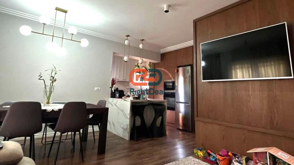 Tek 21 Dhjetori, Shitet Super Apartament 3+1 Me Super Investim Dhe Strukture Perfekte!!!