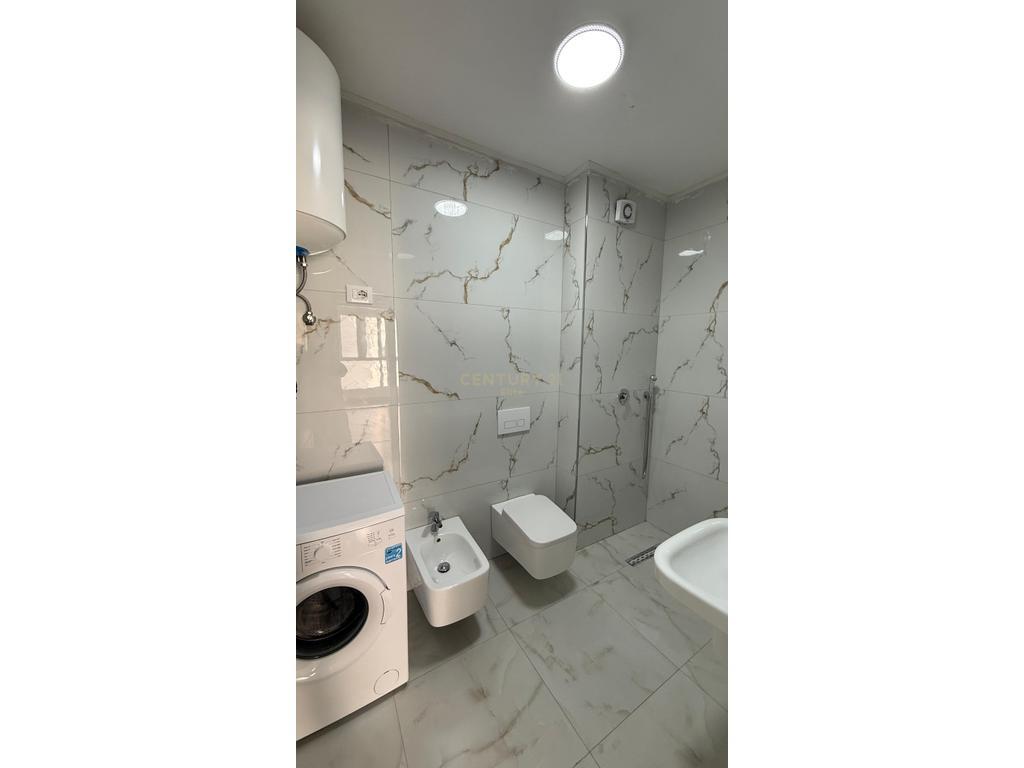 Disponojme apartament 2+1+2 per qera tek Vila L ne Astir.  Informacion mbi apartamentin: - Siperfaqe 106 m2 - Kati 2 - Kubature e rregullt  Organizimi: - Ambient ndenje dhe gatimi - 2 Dhoma gjumi - 2 Tualete - 1 Ballkon  Cilesime: - Ndertim i ri - Ashensor - I investuar - I mobiluar - Apartamenti ndodhet ne nje kompleks modern dhe te mireadministruar - Ofron akses te shpejte ne rruget kryesore te zones - Opsion ideal per banim komod dhe familjar  Per nje vizite ne prone na kontaktoni!