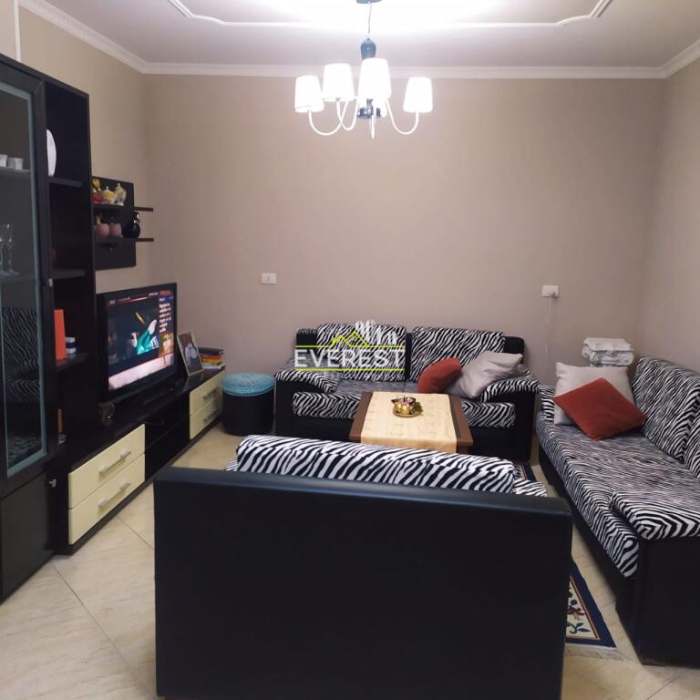 Jepet me qera apartament 2+1+2 tualete te Zogu i Zi.