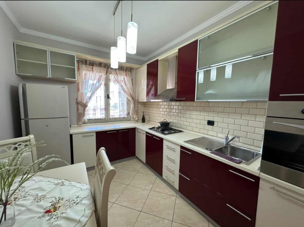 Affitto appartamento 2+1 Durazzo, in Centro. 130m2