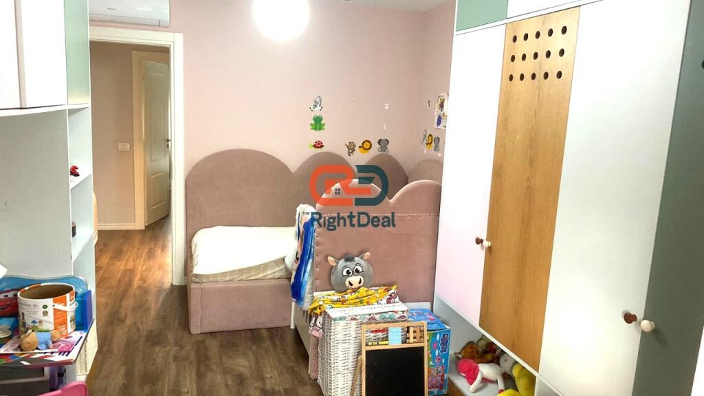 Tek 21 Dhjetori, Shitet Super Apartament 3+1 Me Super Investim Dhe Strukture Perfekte!!!