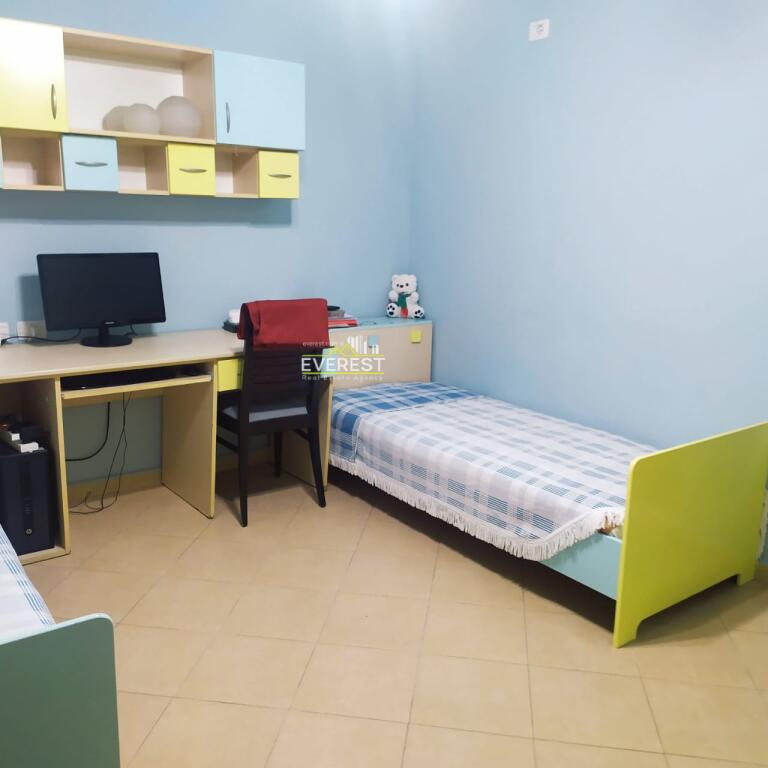 Jepet me qera apartament 2+1+2 tualete te Zogu i Zi.