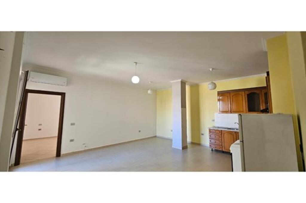 Apartament 2+1 për qira përballë Eleonorës