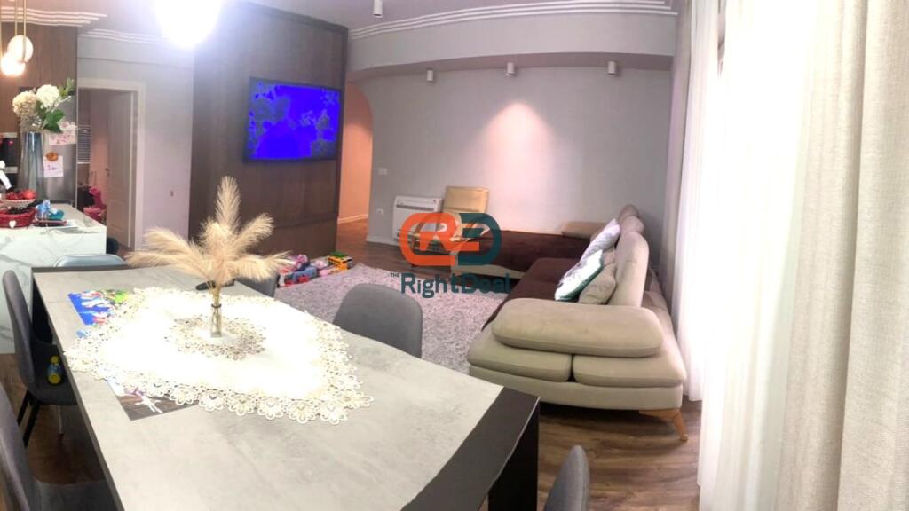 Tek 21 Dhjetori, Shitet Super Apartament 3+1 Me Super Investim Dhe Strukture Perfekte!!!