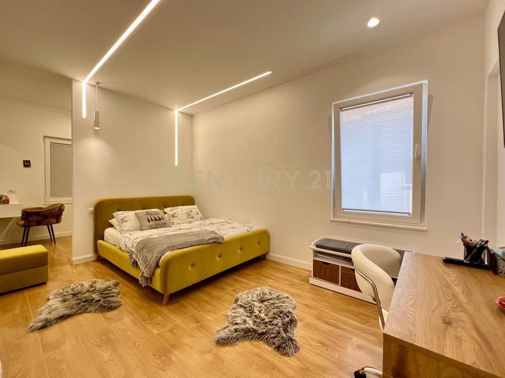OCCASIONE!!! Villa moderna su 3 piani in vendita a Petrelë