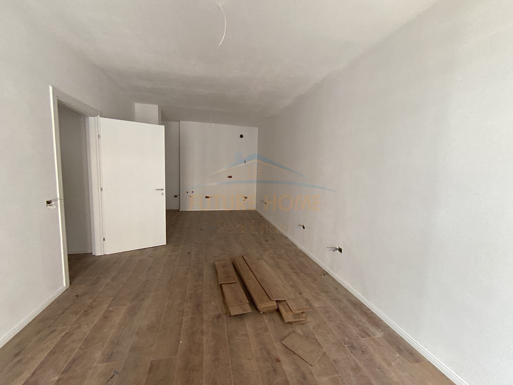 Shitet, Apartament 2+1+2 ,Univers City.