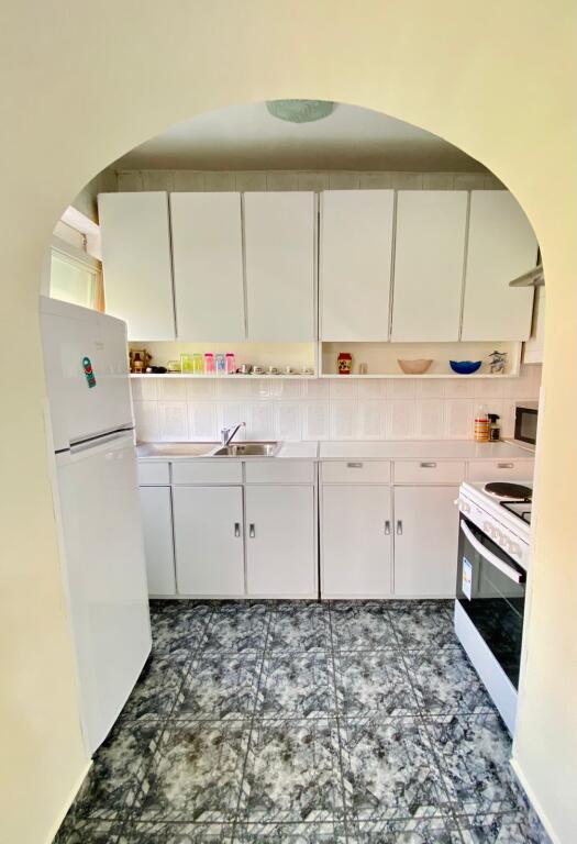 🏢Via Fortuzi, vicino all'Hotel Comfort, affittasi appartamento 2+1 arredato. 700 Euro    