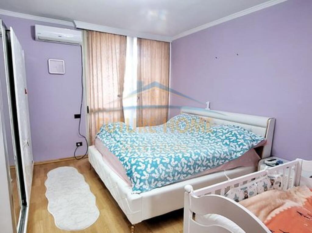 Shitet, Apartament 2+1, Komuna Parisit, Tiranë.