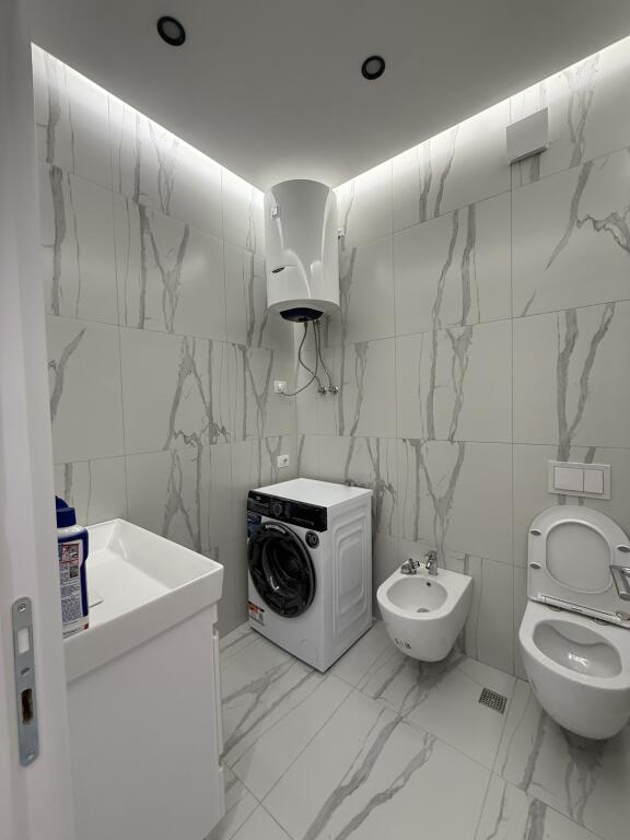Jepet me qera apartament luksoz te UNIVERS CITY prane QTU.