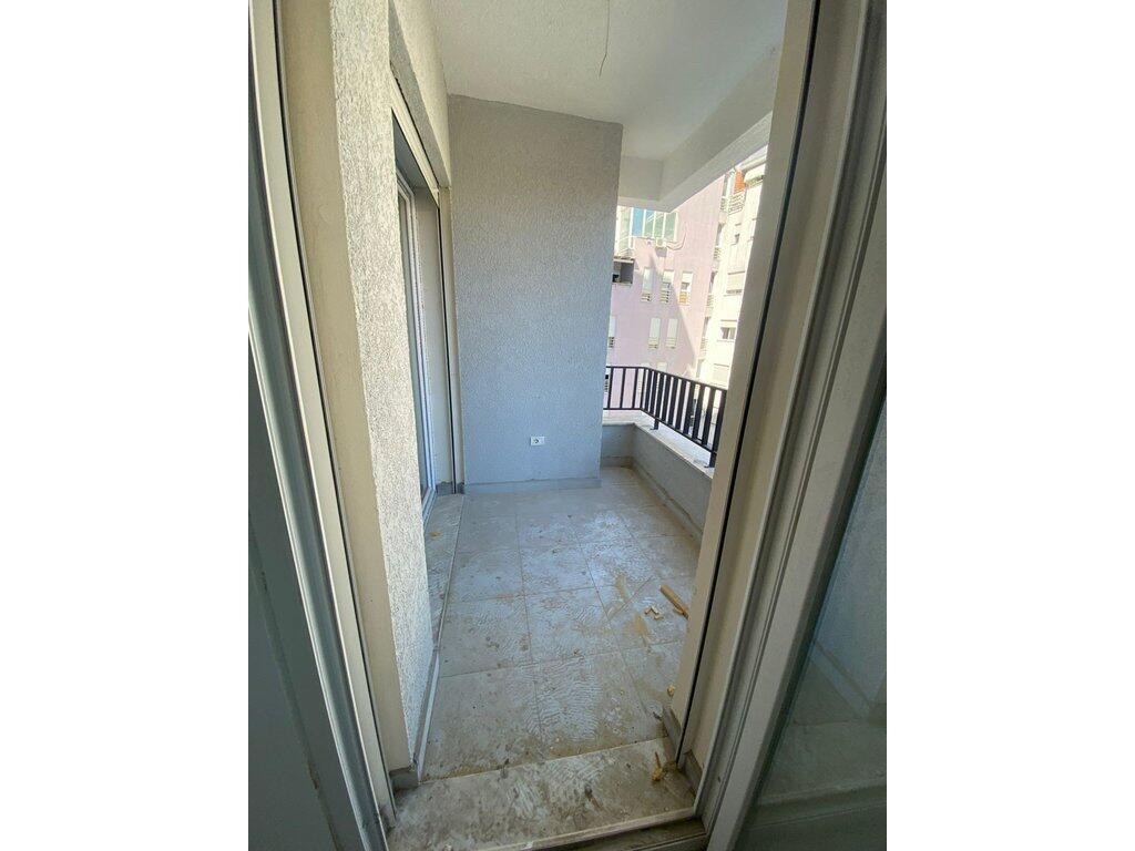 Shitet apartmaent  1+1 Pazari Ri